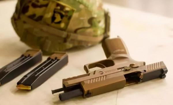 美軍作戰武裝到牙齒，士兵卻還得自購手槍，彈藥又需要怎麼補充？