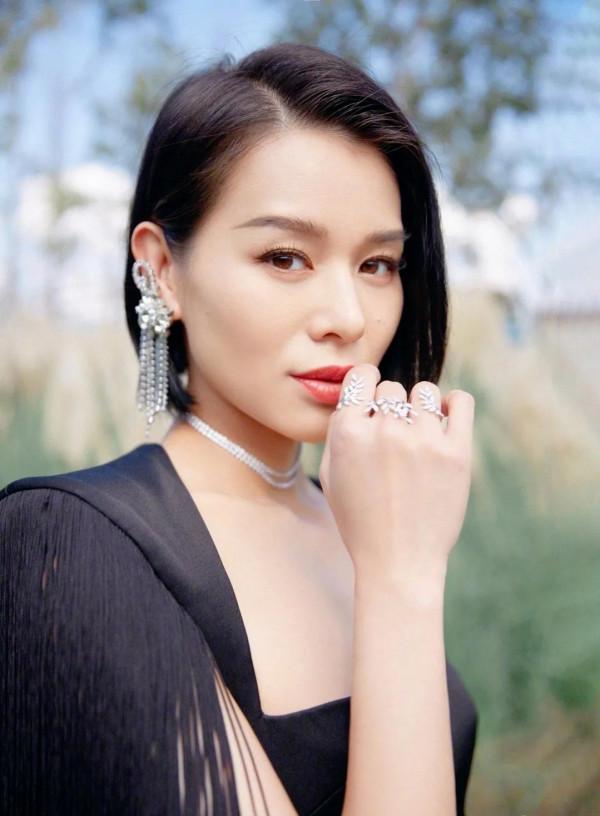 有喜歡胡杏兒的嗎？妥妥的女王範