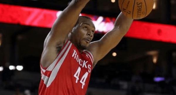 NBA那些離譜的傷病：特雷楊踩裁判致崴腳，一人冰敷睡著直接報銷