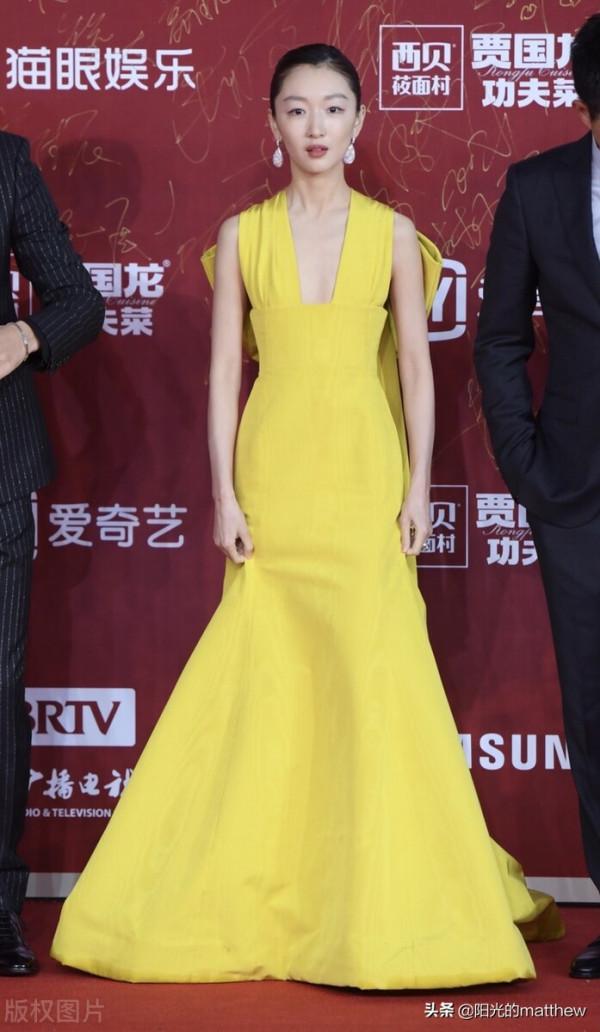 第11屆北京電影節開幕紅毯,周冬雨一襲長裙元氣滿滿 第11屆北京電影節開幕紅毯,周冬雨一襲長裙元氣滿滿