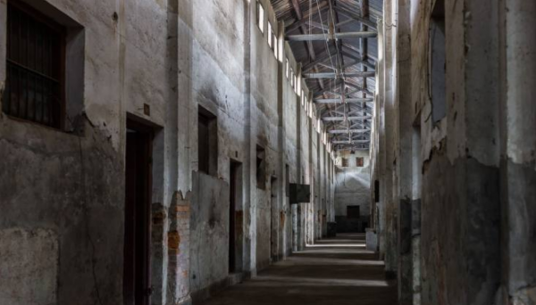 1940年我軍一地下黨“叛變”，幾天後見報：裕仁天皇親外甥被刺殺