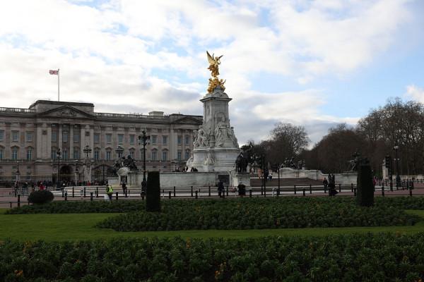 英國女王登基70週年 蘇格蘭衛隊白金漢宮前舉行換崗儀式