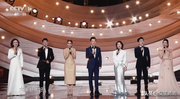 央視大灣區音樂會出圈，雙語主持方式新穎，央視主持人撐場面