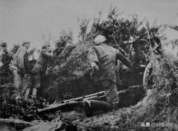 1947年，劉伯承鄧小平身陷絕境，一名地下黨員悄悄讓出一條生路