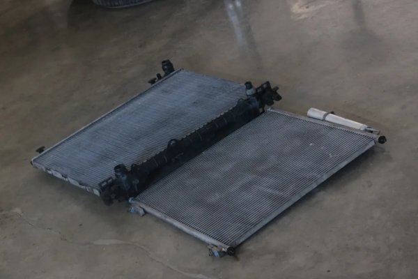 翻新一輛“破爛不堪”的路虎攬勝，匠心修復，滿血復活變新車