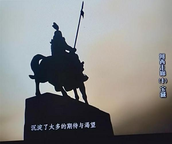 很多年前坐綠皮火車去新疆出差，穿過河西走廊，一路太美了……