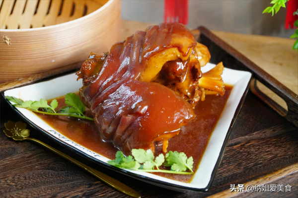 東坡肘子的家常做法,肥肉入口即化瘦肉酥而不柴,香濃軟糯巨好吃 東坡肘子的家常做法,肥肉入口即化瘦肉酥而不柴,香濃軟糯巨好吃