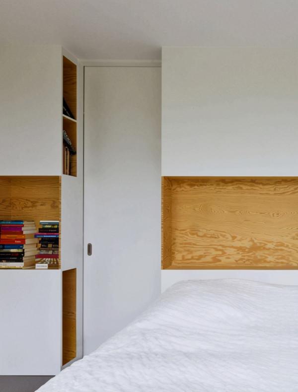 床頭櫃有什麼用？不如床頭兩側打到頂的櫃子，收納空間堪比儲藏室