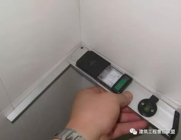 施工現場質量檢查的八字真經：看、摸、敲、照，靠、量、吊、套