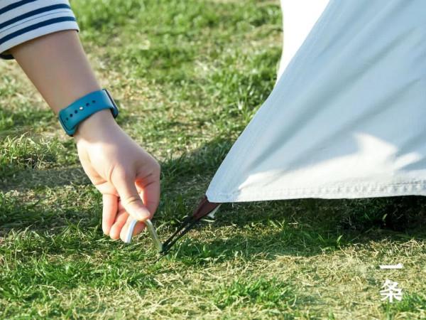 等下個晴天，咱們帶著這套自動充氣帳篷、床墊，去露營吧