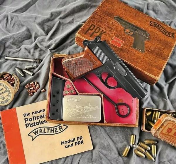 這十把手槍曾是“名將”的配槍，每一把都是軍工的傑作