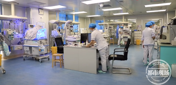 手臂被綁皮筋,媽媽一夜忘拿下,新生兒險遭截肢 手臂被綁皮筋,媽媽一夜忘拿下,新生兒險遭截肢