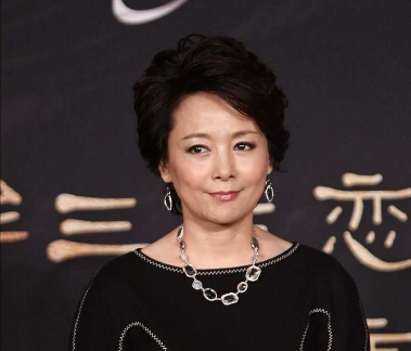 64歲至今仍單身的張瑜：能夠坦然而優雅地老去是一種本事