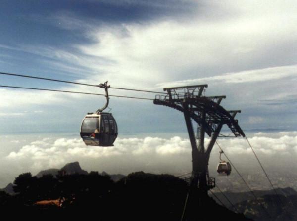 爬泰山要不要坐索道？有的人不削一顧，有的人覺得還行