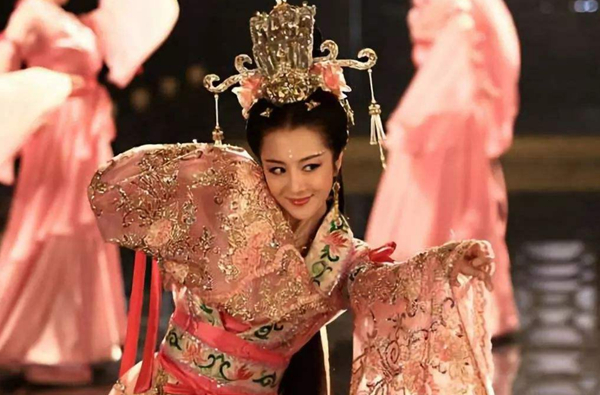 與“三寸金蓮”徹夜歡飲:齊少帝迷上美足致亡國 與“三寸金蓮”徹夜歡飲:齊少帝迷上美足致亡國