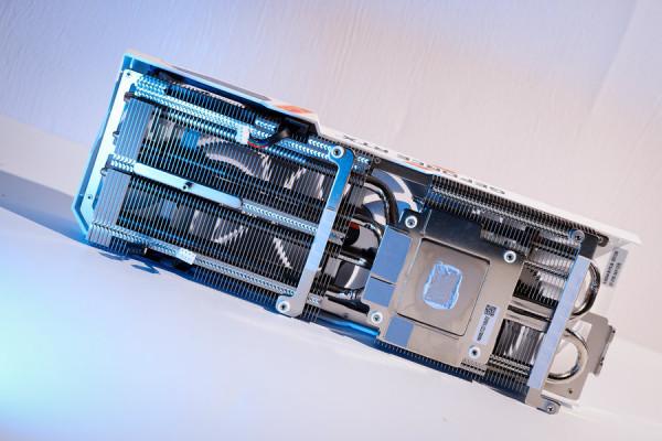 iGame RTX 3050評測：白色戰甲，給力3風扇