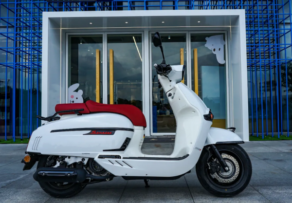 13980元，150復古踏板新格局 維多利亞 Sixties 150i靜態評測