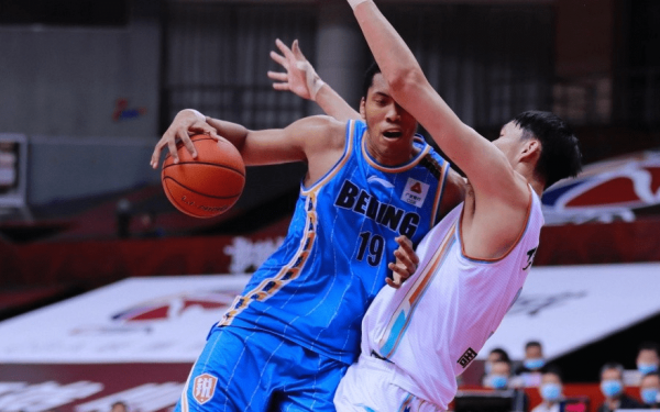 混血球員！進入北京隊4年，毫無進步！這麼打下去，要被放棄了？