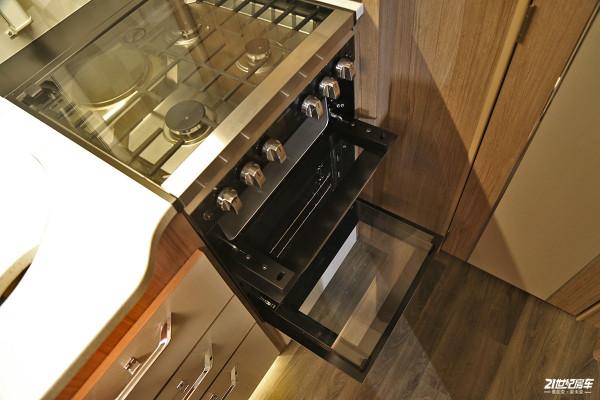 車長超7.8米，自重1噸多！英國COACHMAN拖掛房車