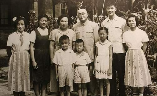 1986年，劉伯承逝世，妻子汪榮華向中央提出一個申請，後91歲病逝