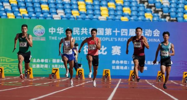 蘇炳添亮相百米大戰！小組第一晉級