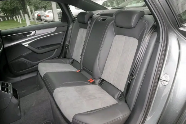 售價50.8萬，油耗低至2.1L，奧迪A6L PHEV表現如何？