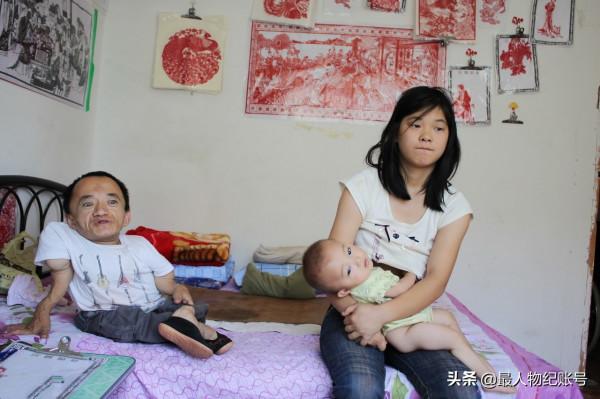 我身高70釐米，娶了個老婆跟人跑了，如今我靠剪紙養活女兒