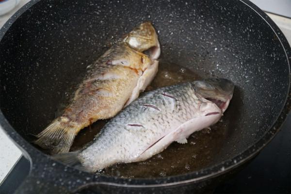 寒冷的冬天，來一碗鮮美滋補的魚湯，營養又驅寒！是怎麼做的啦？