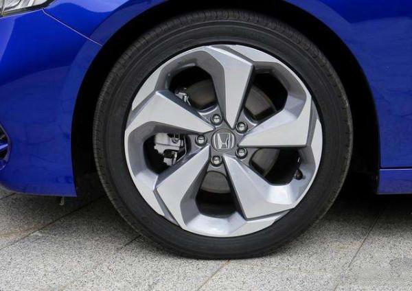 才2年輪胎就廢了！雅閣吃胎偏磨集中爆發，你的車中招了嗎？