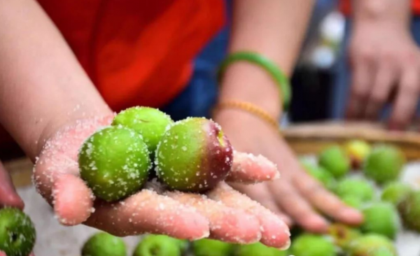 世衛組織呼籲：停止食用3個“高鹽大戶”，常吃或讓胃受損