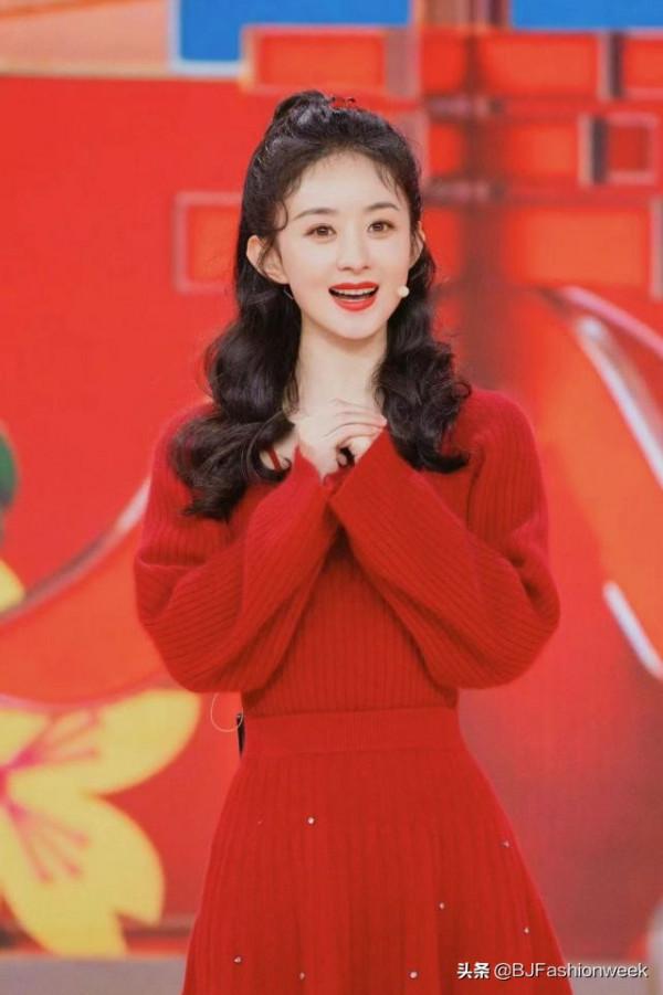 春天穿紅色針織衫，學趙麗穎搭配半扎發，滿滿的少女既視感