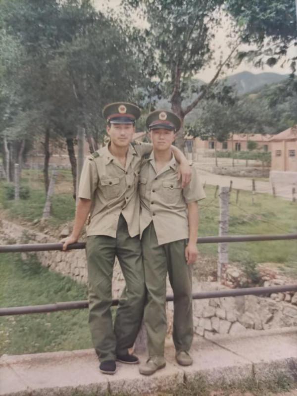 偵察連駐地果農說櫻桃少了，連長說，架雷達查