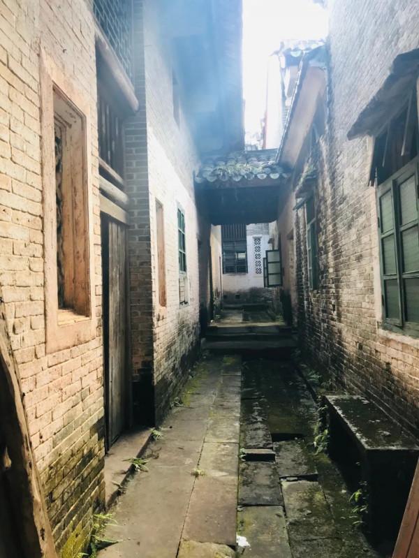 文旅中國0009:廣東省最大古梁家莊園,有炮樓碼頭為何人去樓空? 文旅中國0009:廣東省最大古梁家莊園,有炮樓碼頭為何人去樓空?