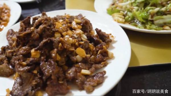 天津正宗黃門臉，面積不足10平米，30年只有5張桌子