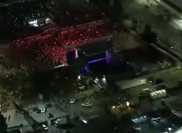 歌手卡德維爾遇刺身亡!上臺前與人發生衝突,被對方刺傷搶救無效 歌手卡德維爾遇刺身亡!上臺前與人發生衝突,被對方刺傷搶救無效