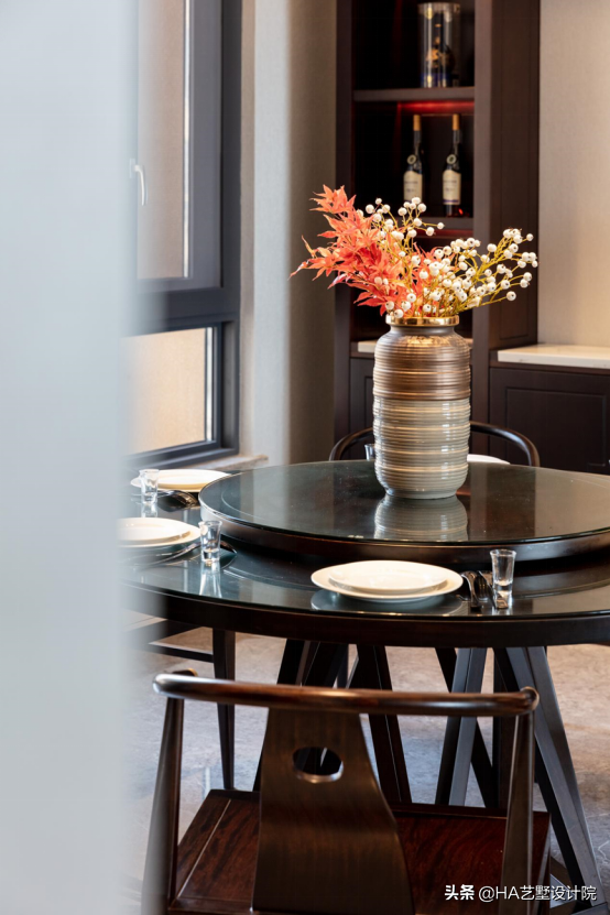 風和日暖的232㎡中式大平層，全屋實木風，續寫江邊雅緻之居