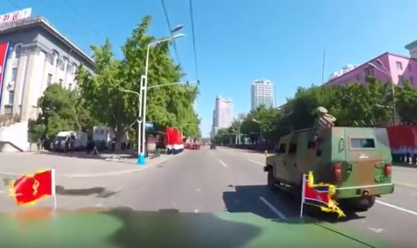 朝鮮閱兵出現的自研4x4裝甲車