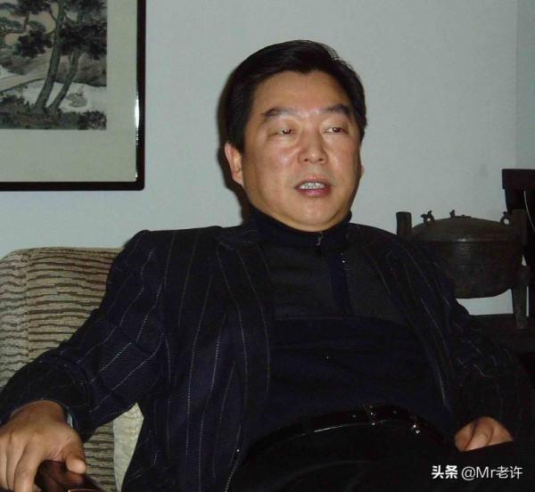 他是中國最有錢的老師，身價高達數百億，家中藏有50億齊白石真跡