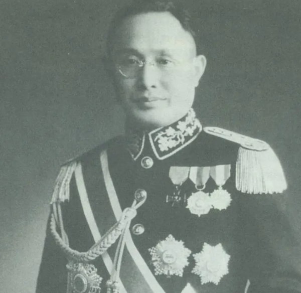 關麟徵宣佈蔣介石決定，會上哭聲一片，杜聿明回憶：我含淚登車