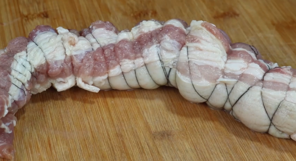 豬肉現在太便宜了，教你個特色做法，用繩子捆起來，待客倍有面子