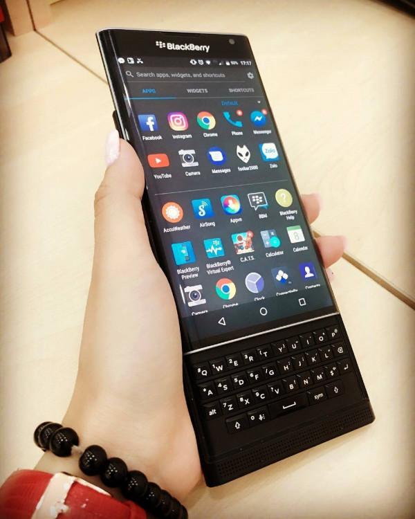 黑莓手機熱門機型展示介紹（KEY2, PASSPORT, Q20...）