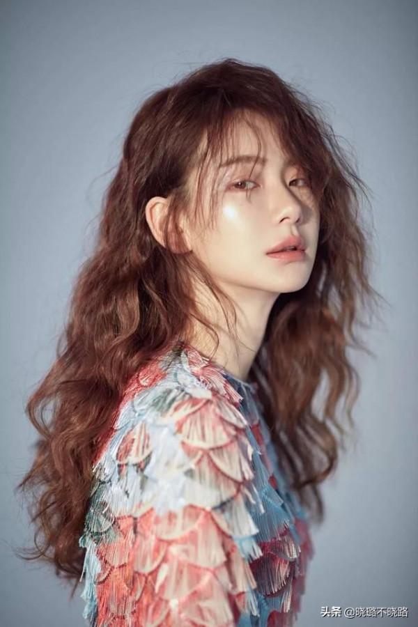 女人過了48歲儘量少燙“大媽卷”,推薦這5種髮型,時髦顯氣質呀 女人過了48歲儘量少燙“大媽卷”,推薦這5種髮型,時髦顯氣質呀