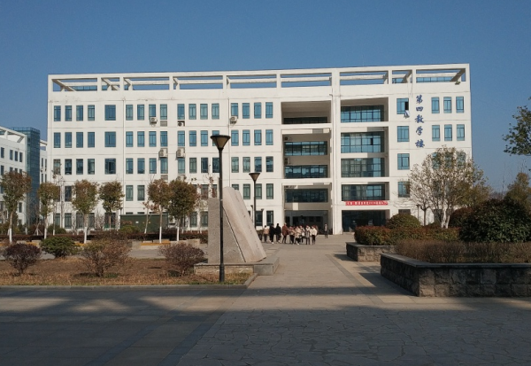 安徽一學生未婚先孕，將嬰兒從一樓扔下，身體底線如何引起重視？