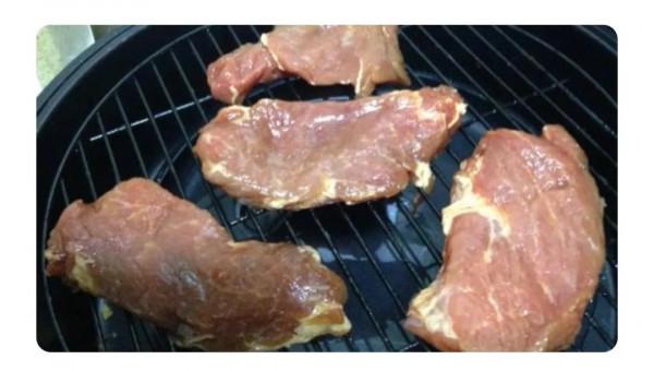 廣東人經常吃蜜汁叉燒肉是怎麼做。現在就教你