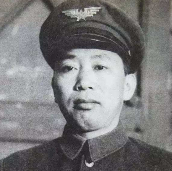 1955年授銜，林彪對劉亞樓的軍銜感到不滿，為他出頭建議授予大將