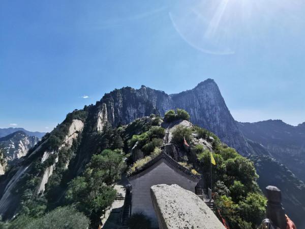 仙掌崖在華 山東 峰 仙掌崖在華 山東 峰