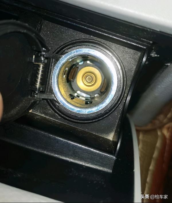 入門級德系豪車十年車齡能買嗎？這輛9萬塊的賓士告訴你要慎重