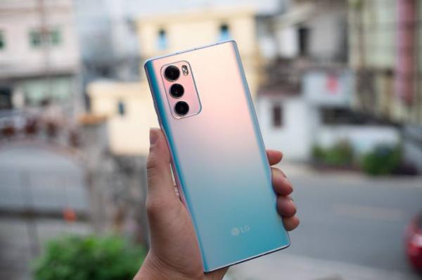 開箱一個爛大街的手機 LG Wing