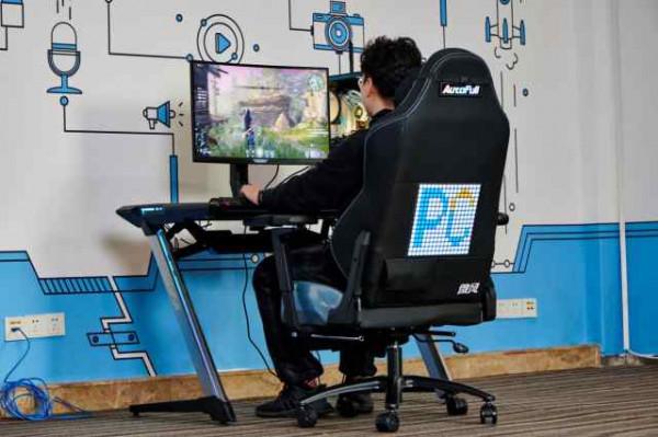 炫酷指數拉滿！這個電競椅竟然帶螢幕—傲風 機械大師Pro電競椅上手體驗