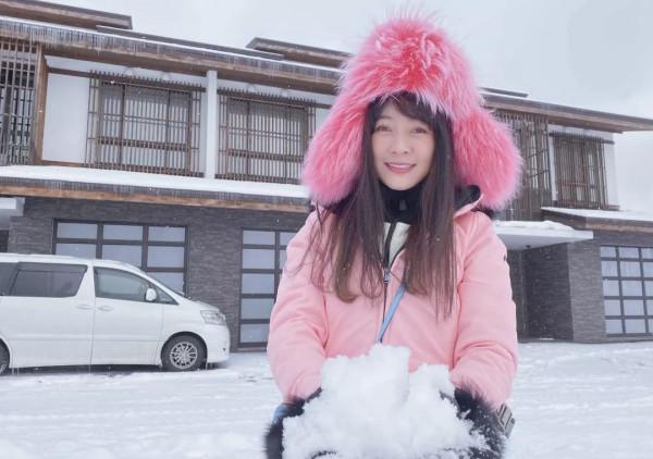 44歲田海蓉曬度假照,穿12800羽絨服很少女,手帶2枚大鑽戒超搶鏡 44歲田海蓉曬度假照,穿12800羽絨服很少女,手帶2枚大鑽戒超搶鏡